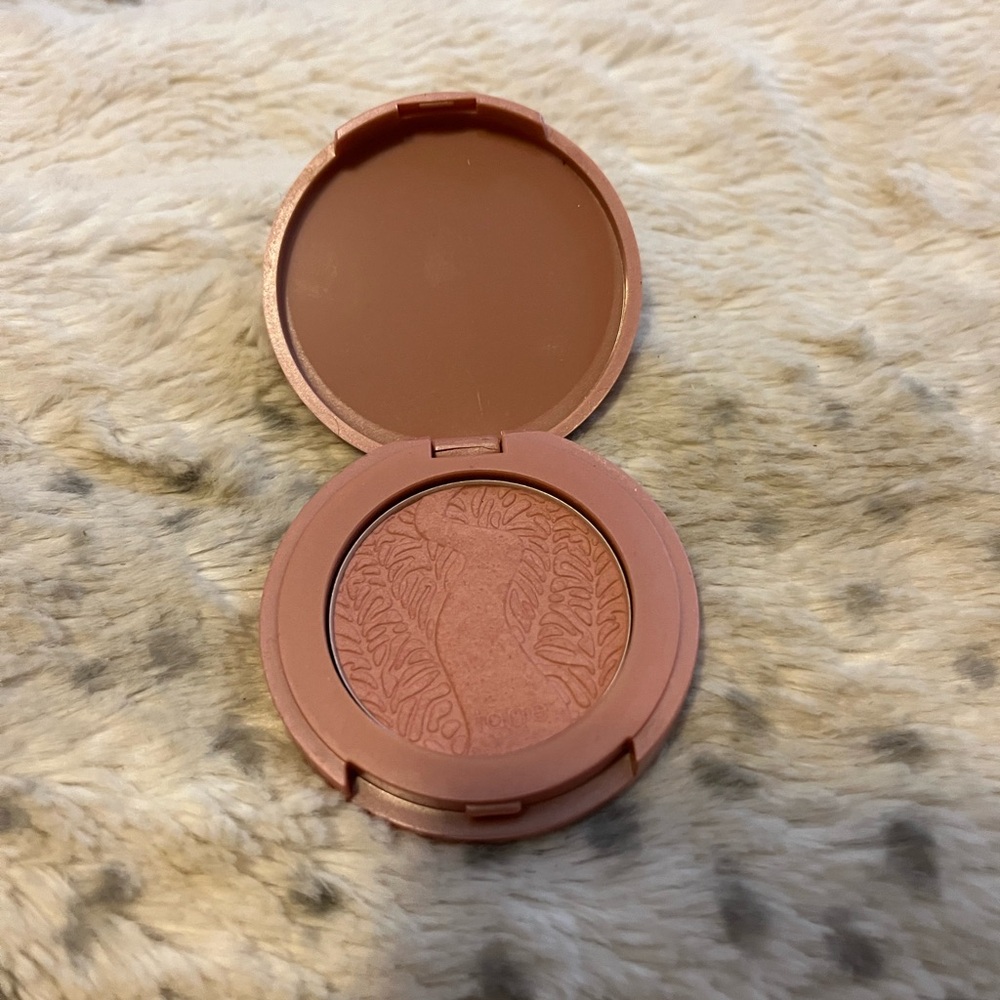Tarte paaarty 12 hour Blush in Soft Peachy Pink